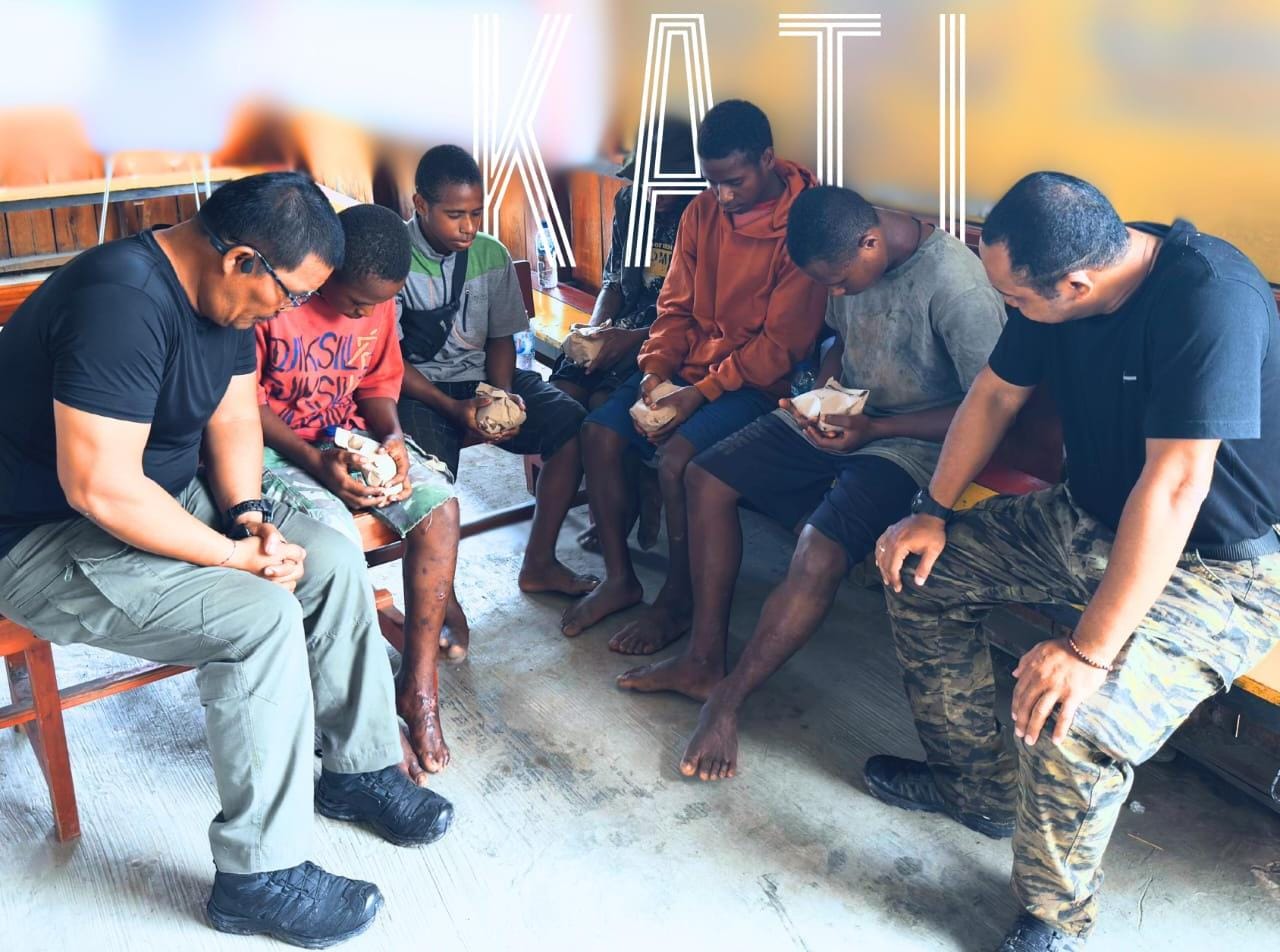 Wakaops Damai Cartenz 2025 Berbagi Kebahagiaan dengan Anak-Anak Yalimo