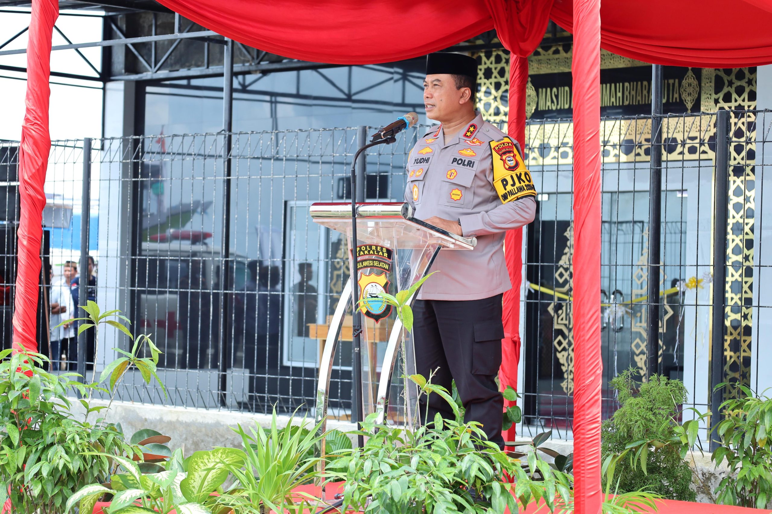 Kapolda Sulsel Resmikan Masjid Ar-Rahman Bharaduta di Takalar