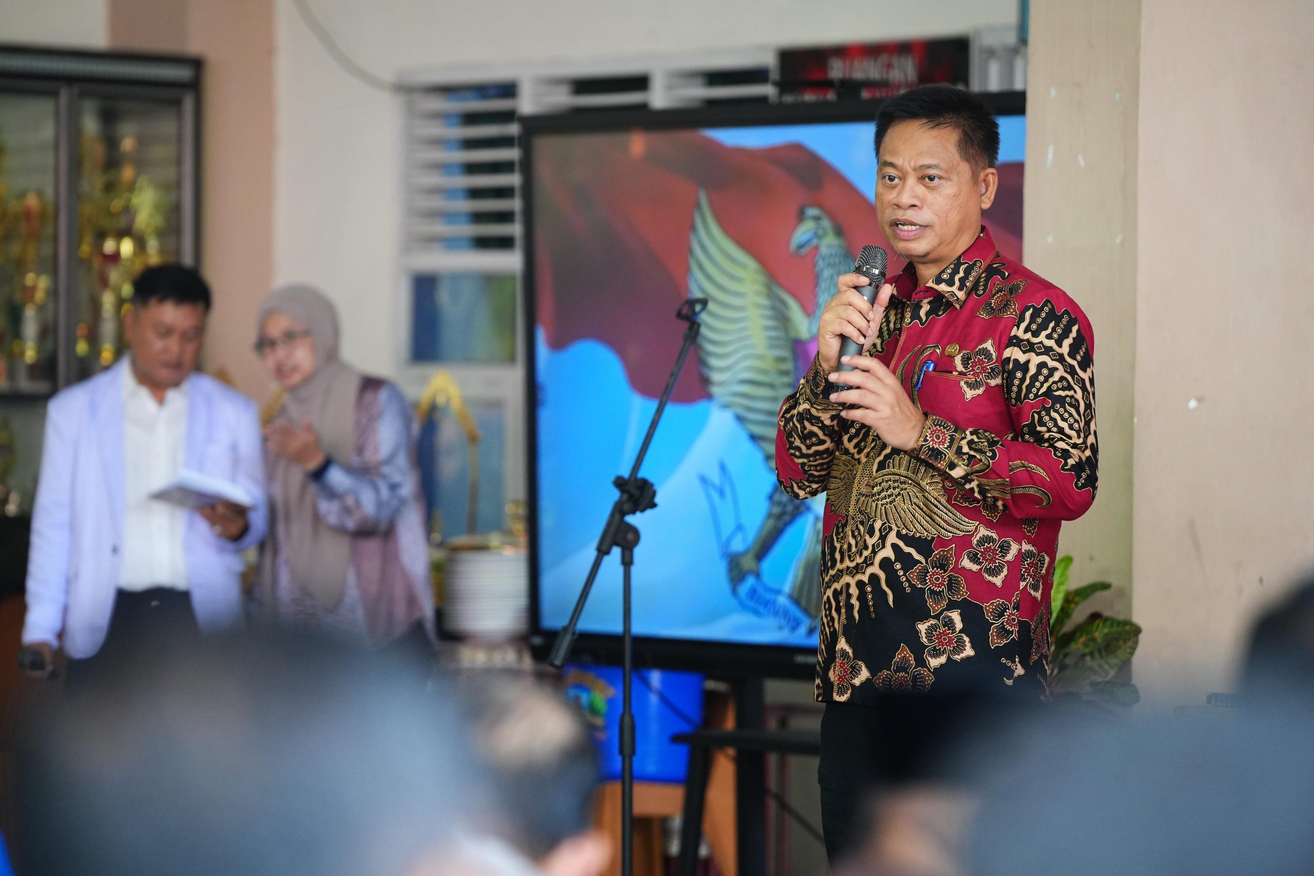 Pj Gubernur Prof Fadjry Djufry Tegaskan Jangan Ada Tenaga Honorer Dirumahkan