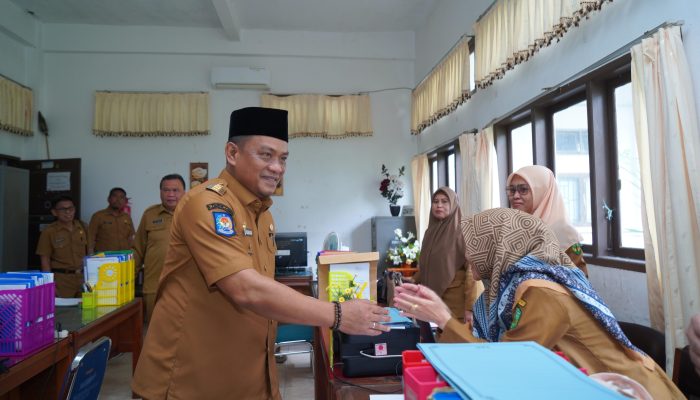 Bupati Luwu Sidak Kantor OPD, Tekankan Kebersihan dan Pelayanan Publik