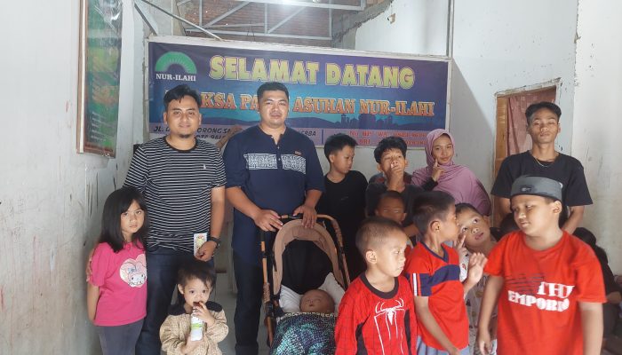Alumni SMA 3 Palopo Tahun 2005 Berbagi Sembako dan Santunan Anak Yatim