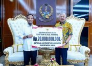Gubernur Andi Sudirman Serahkan Rp20 Miliar untuk Pinrang
