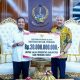 Gubernur Andi Sudirman Serahkan Rp20 Miliar untuk Pinrang