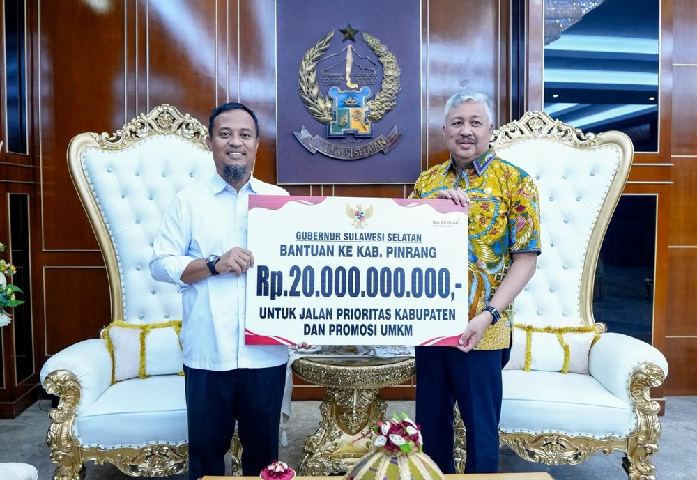 Gubernur Andi Sudirman Serahkan Rp20 Miliar untuk Pinrang