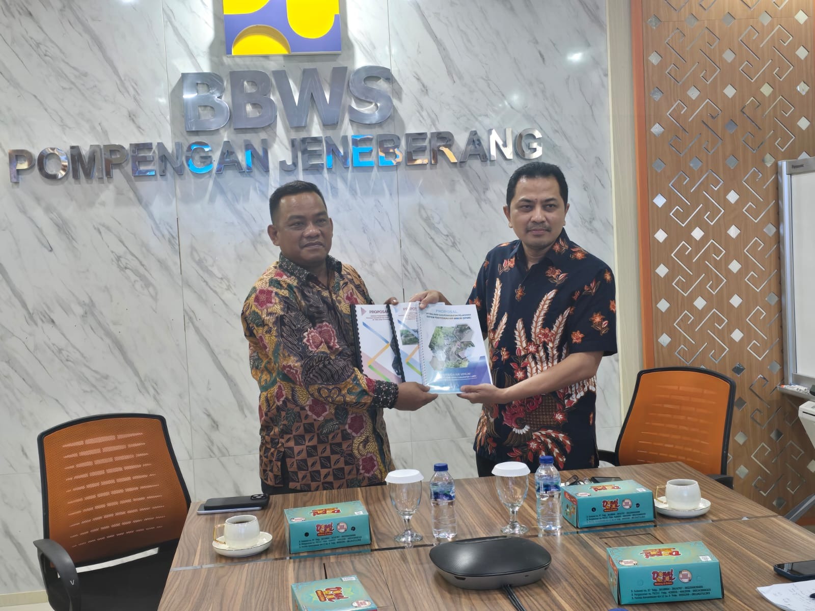 Bupati Luwu Serahkan Proposal Pembangunan ke BBWS Pompengan Jeneberang