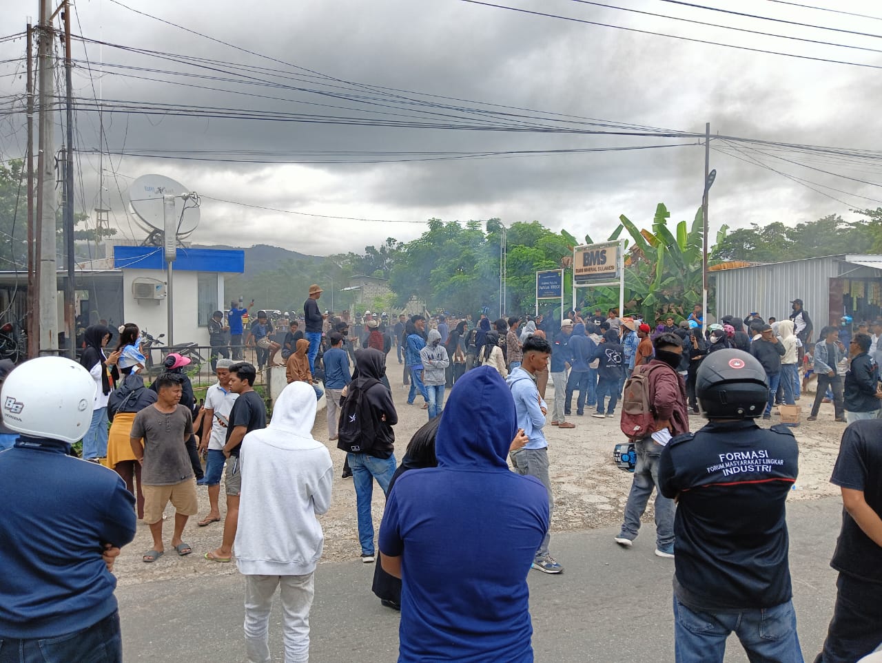 Warga dan Mahasiswa Luwu Geruduk PT BMS, Soroti Praktik Calo Tenaga Kerja