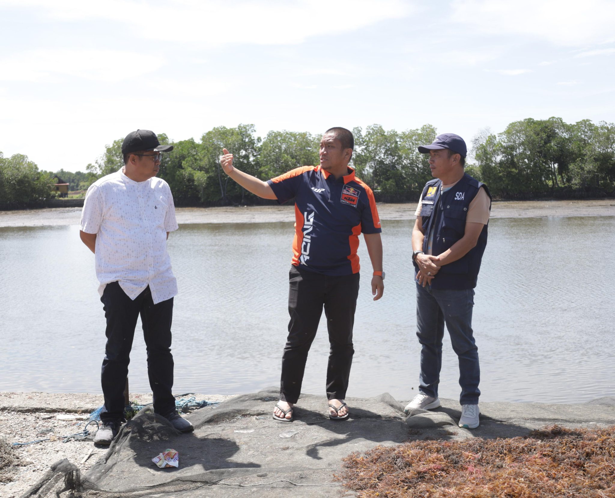 Jalan Sempit dan Padat, Bupati Luwu Timur Siapkan Pelebaran Akses TPI Wotu