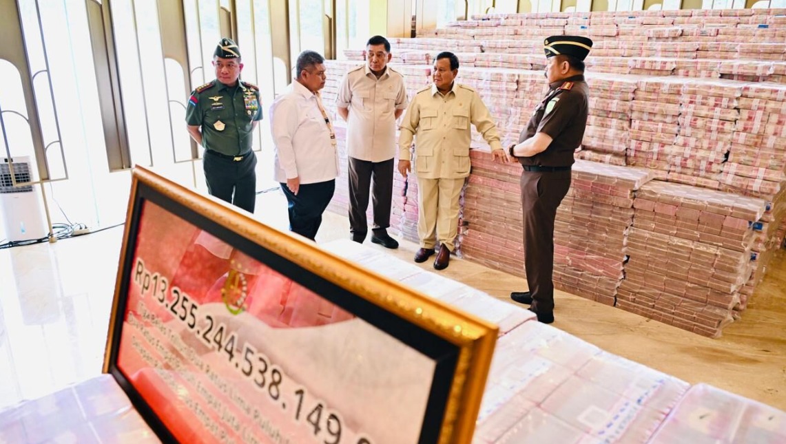 Prabowo Saksikan Kejaksaan Agung Serahkan Rp13,2 Triliun Uang Korupsi CPO ke Kemenkeu