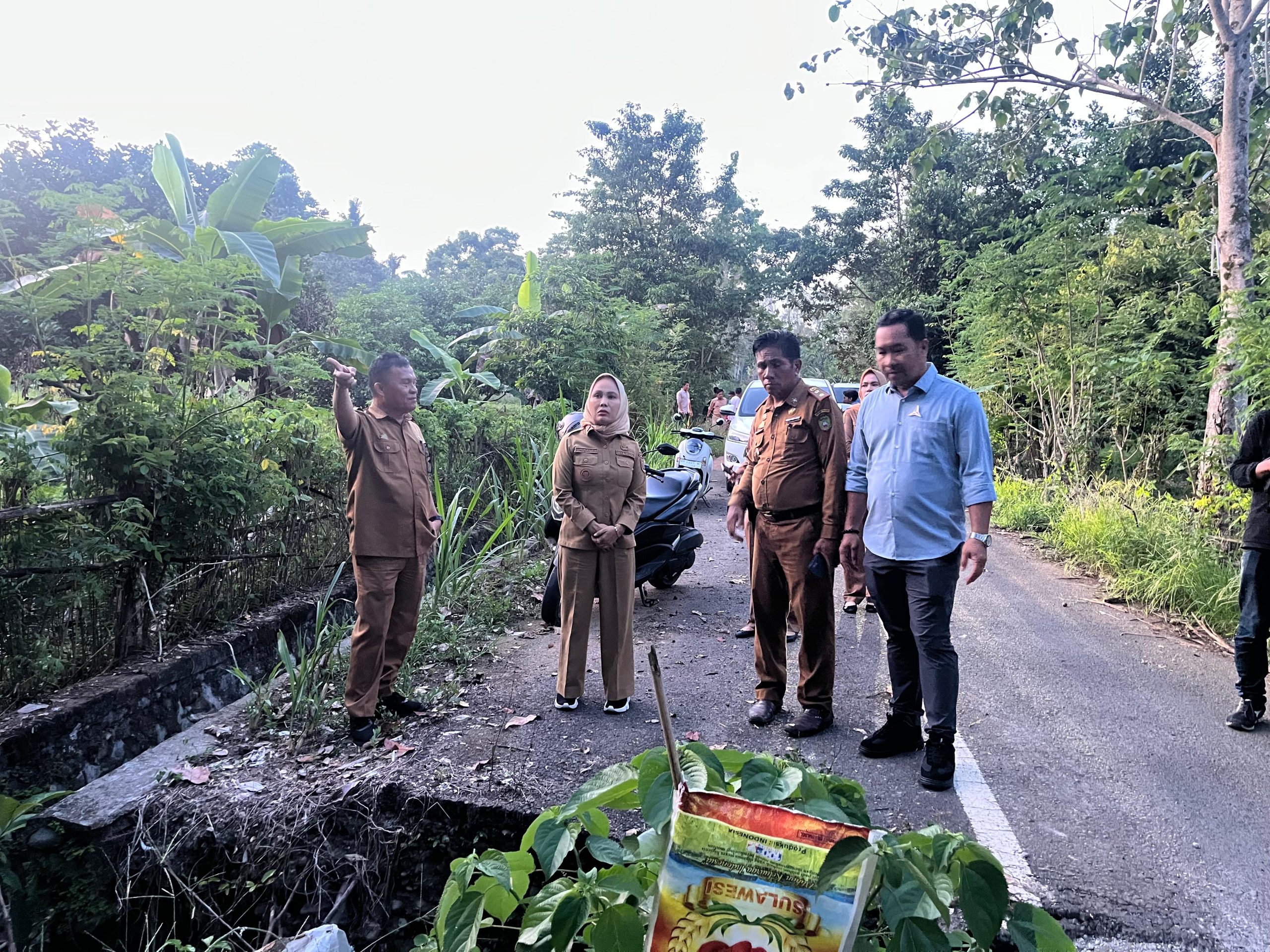 Wali Kota Palopo Turun ke Lapangan, Tinjau Jembatan Penghubung yang Rusak