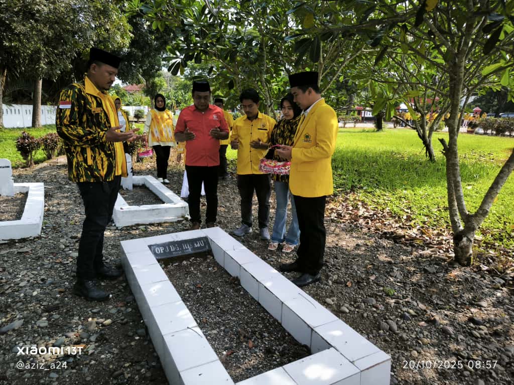 HUT ke-61, Golkar Luwu Gelar Ziarah dan Tabur Bunga di Makam Pahlawan Belopa