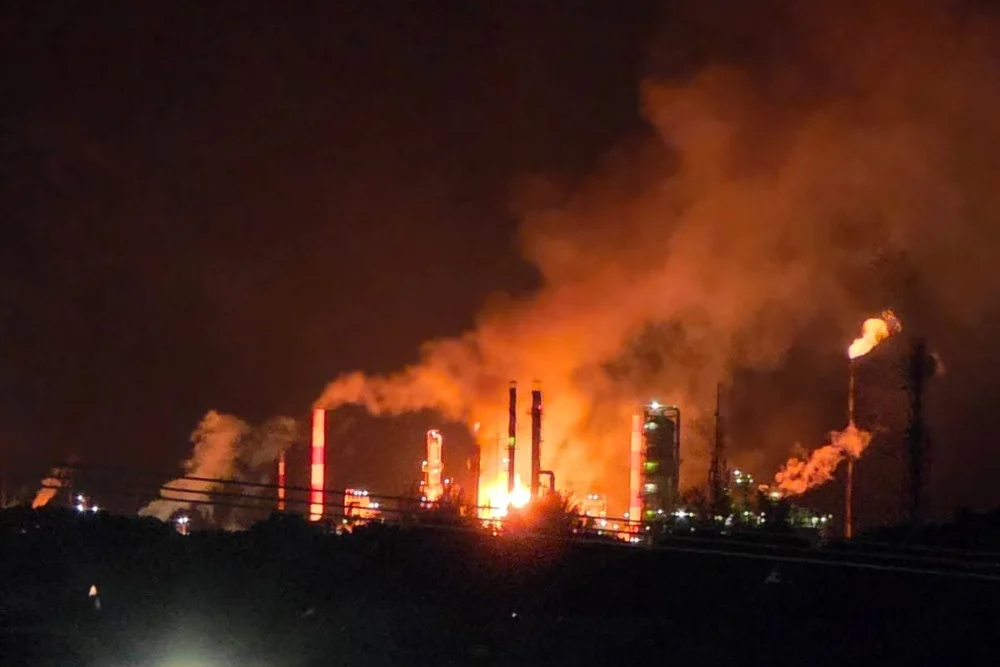 Kilang Dumai Pertamina Terbakar, Api Membubung Tinggi ke Udara