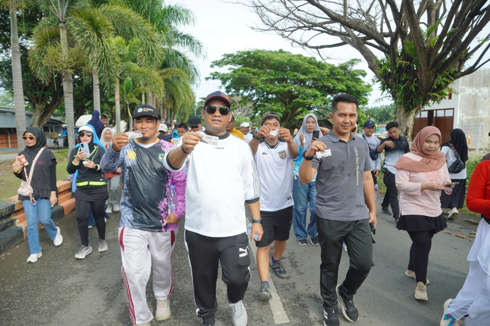 HUT KORPRI ke-54, Pemkab Luwu Gelar Jalan Santai dan Senam Bersama
