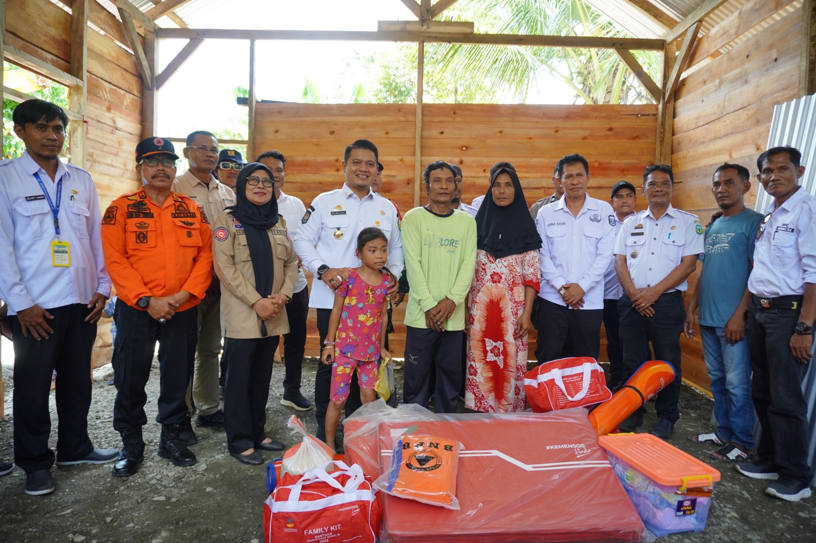 Wabup Luwu Tinjau Korban Angin Kencang di Lamasi