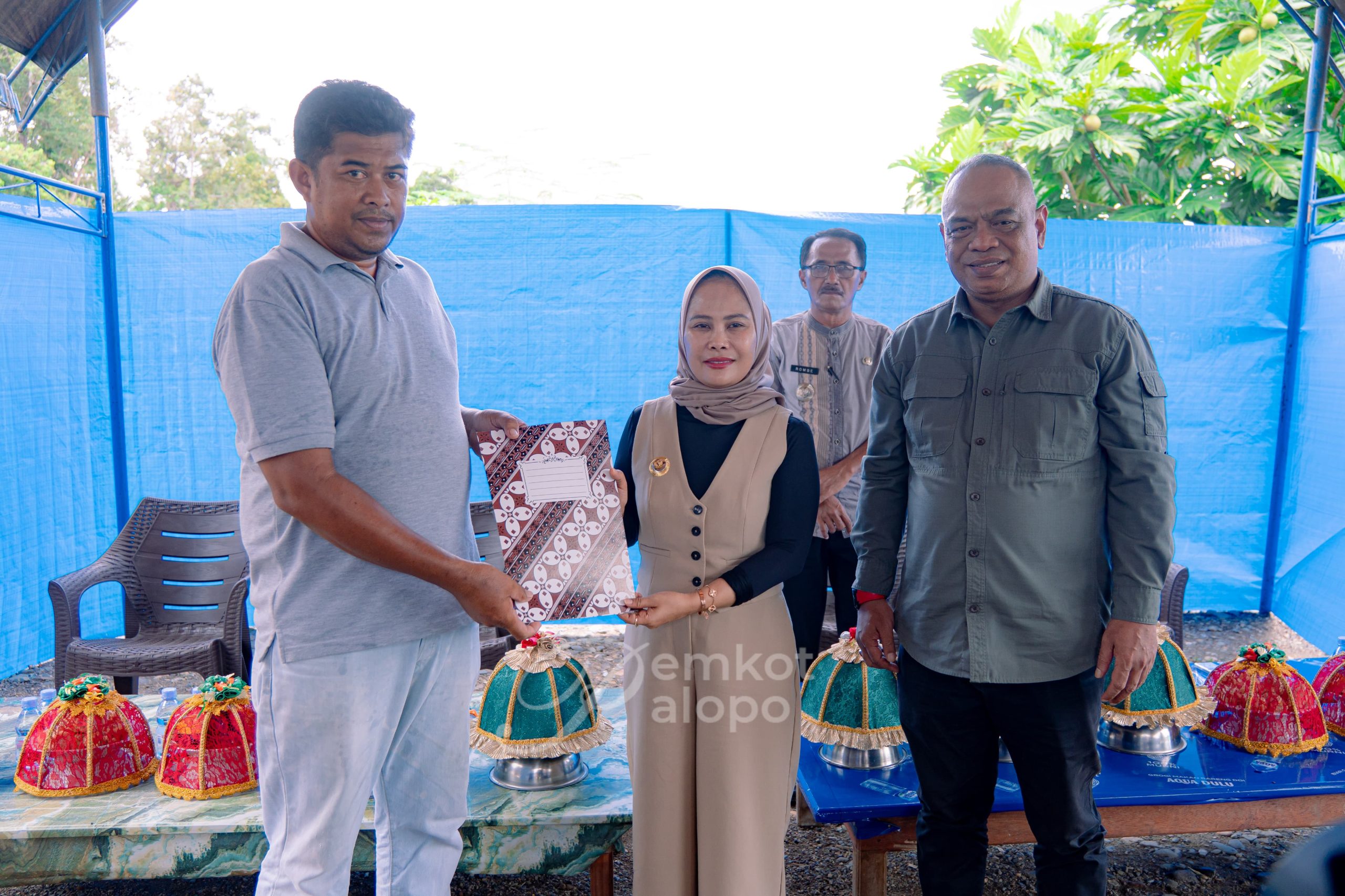 Wali Kota Palopo Serahkan Combine Harvester untuk Petani Sendana