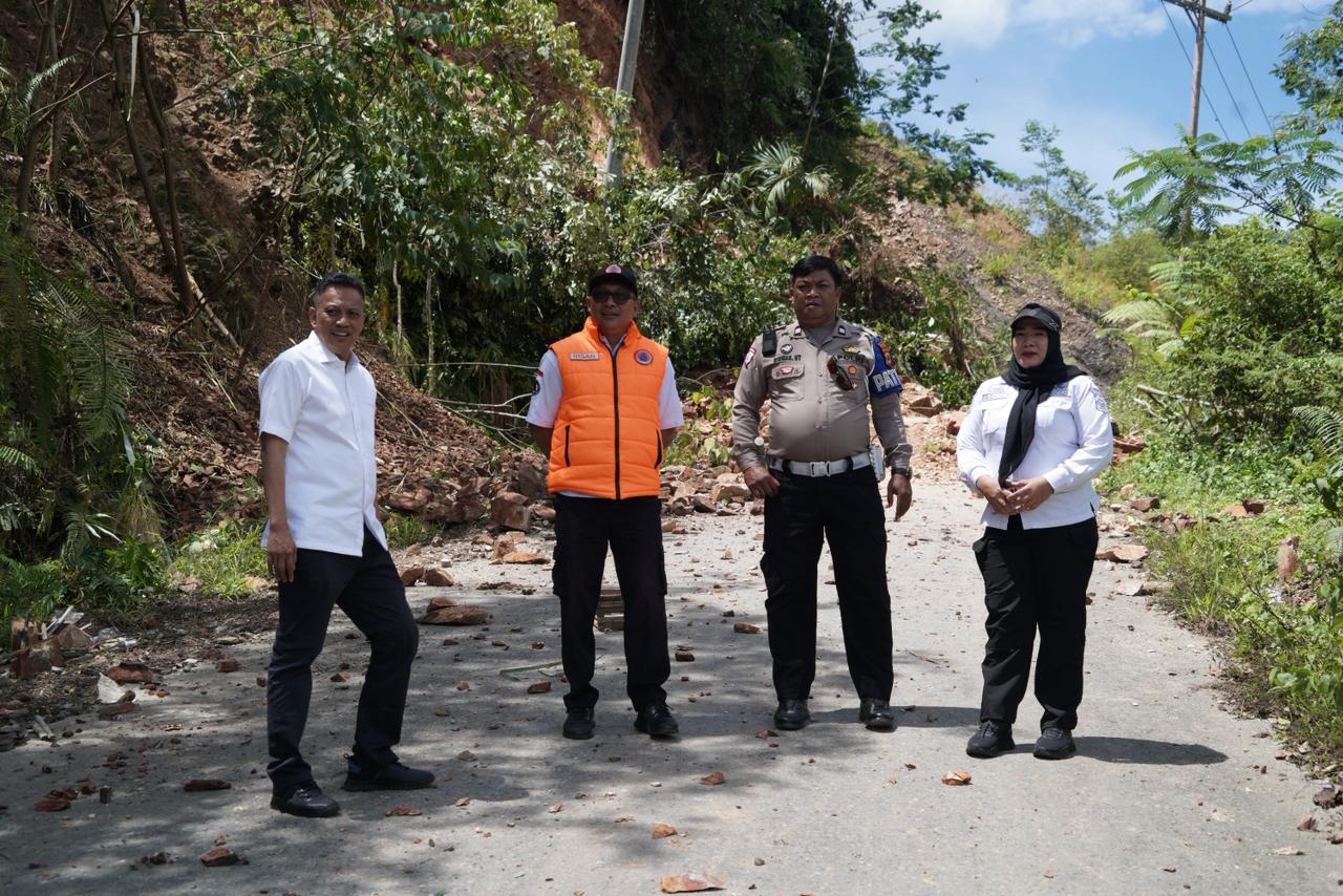 Pemkot Palopo Tinjau Longsor di Poros Palopo–Bastem
