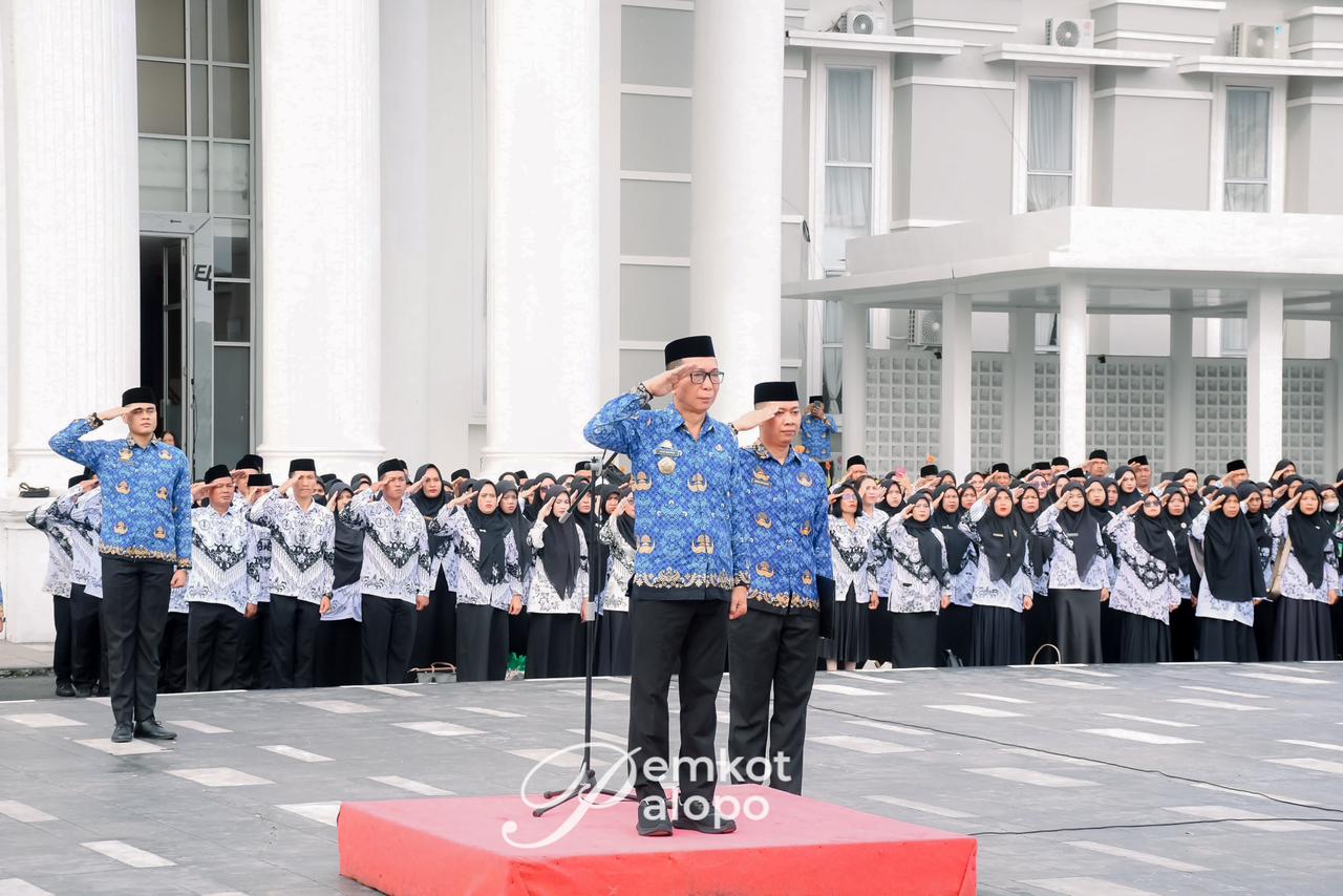 Plh Sekda Palopo Pimpin Upacara Peringatan HUT PGRI dan KORPRI di Balai Kota