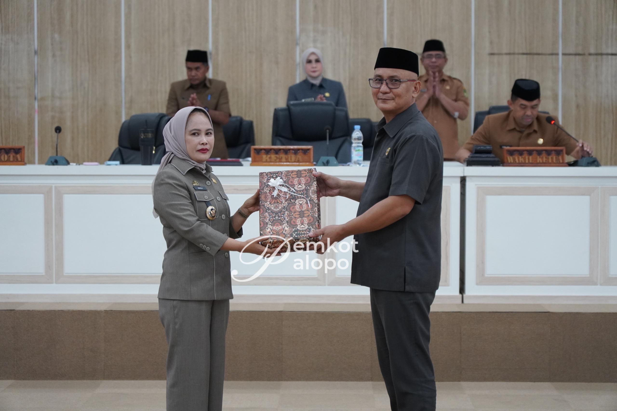 Naili Trisal Hadiri Paripurna DPRD, Bahas Ranperda APBD Palopo 2026