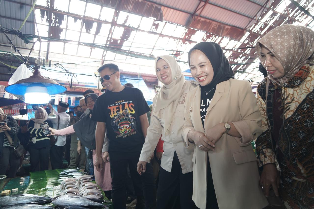 Sidak Pasar Andi Tadda, Naili Trisal Pastikan Stok Sembako Aman hingga Tahun Baru