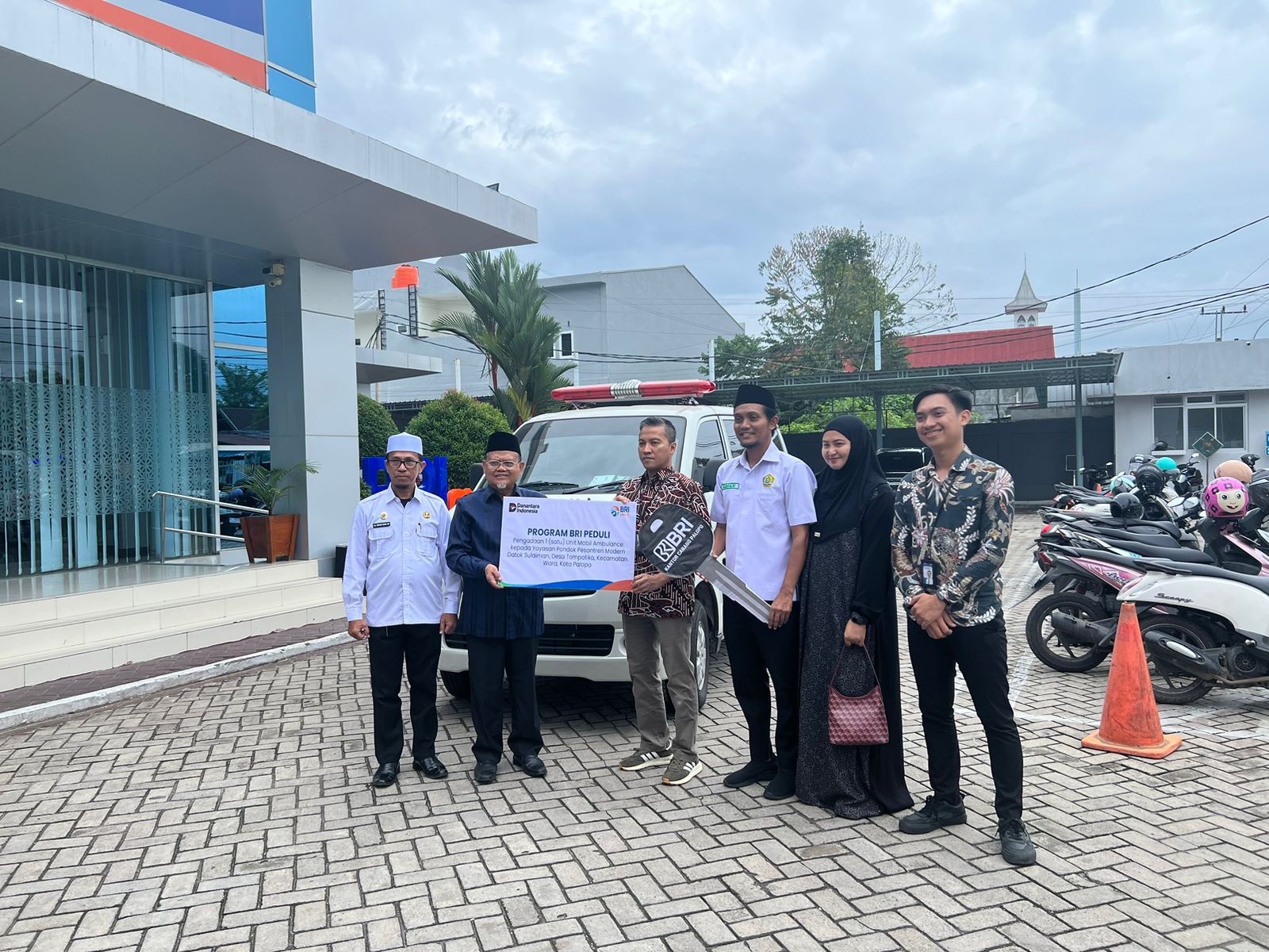 Wujud Program TJSL, BRI Berikan Bantuan Ambulans ke Yayasan Datok Sulaiman