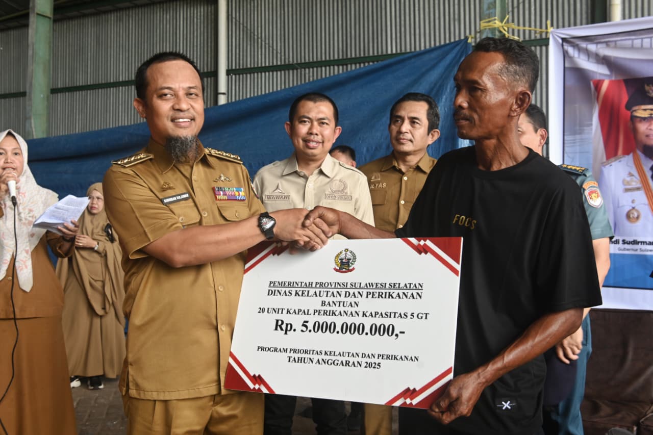 Dorong Kemandirian Nelayan, Pemprov Sulsel Salurkan 20 Unit Kapal Penangkap Ikan