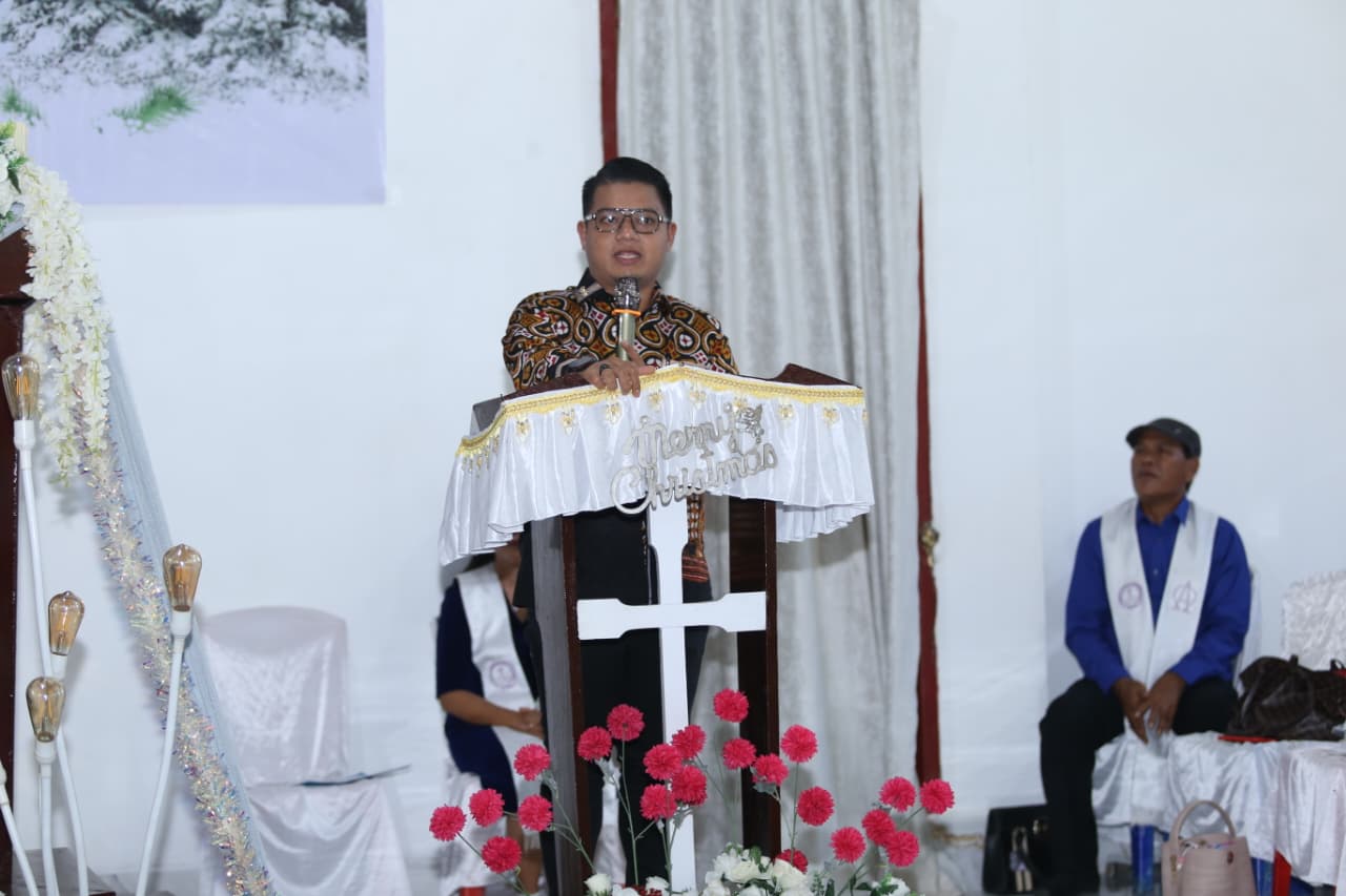 Wabup Dhevy Hadiri Natal GPIL Padang Sappa, Tegaskan Pentingnya Kerukunan
