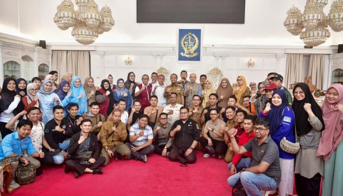 Gubernur Andi Sudirman Sulaiman Lepas 100 Nakes Sulsel untuk Penanganan Bencana di Aceh