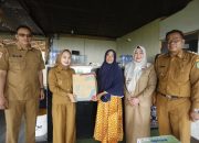 Naili Trisal Serahkan Bantuan Alat Usaha untuk UKM di Mungkajang
