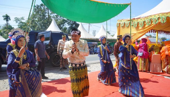 Hadiri Pelantikan Makole Baebunta, Wabup Luwu Tekankan Sinergi Pemerintah dan Adat