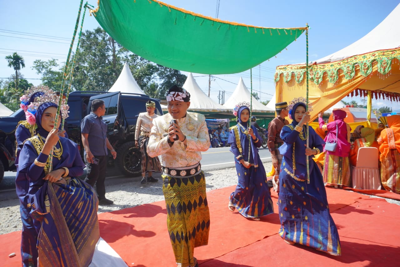 Hadiri Pelantikan Makole Baebunta, Wabup Luwu Tekankan Sinergi Pemerintah dan Adat