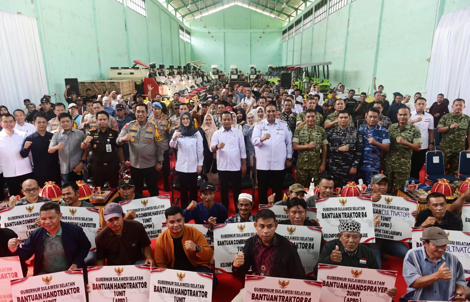 Salurkan Alsintan Rp120 Miliar, Andi Sudirman: Ketua Kelompok Harus Adil