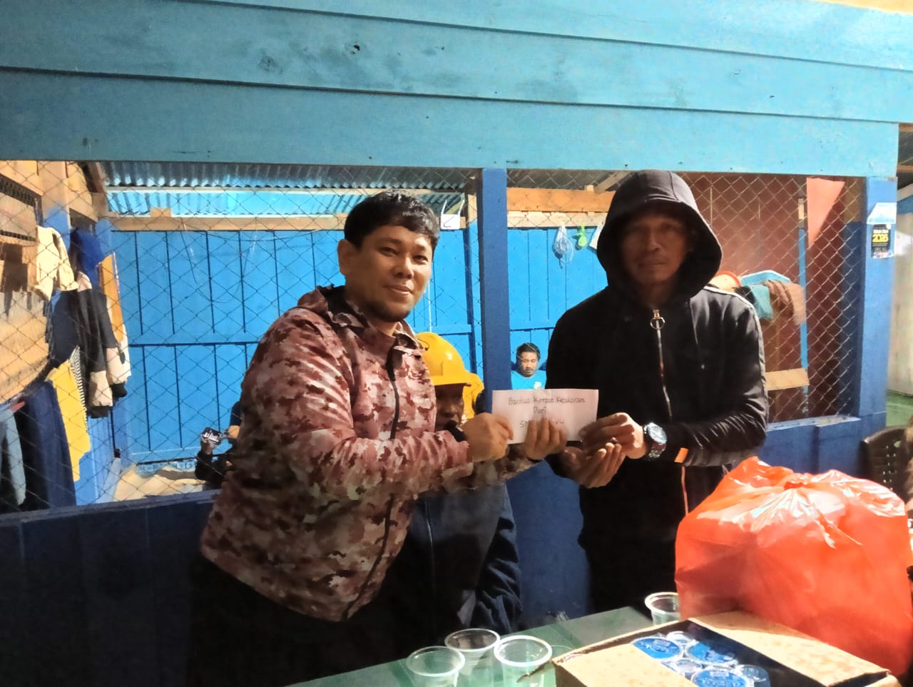 Solidaritas Sesama Jurnalis, SMSI Luwu Bantu Jumardin Pasca Rumahnya Terbakar