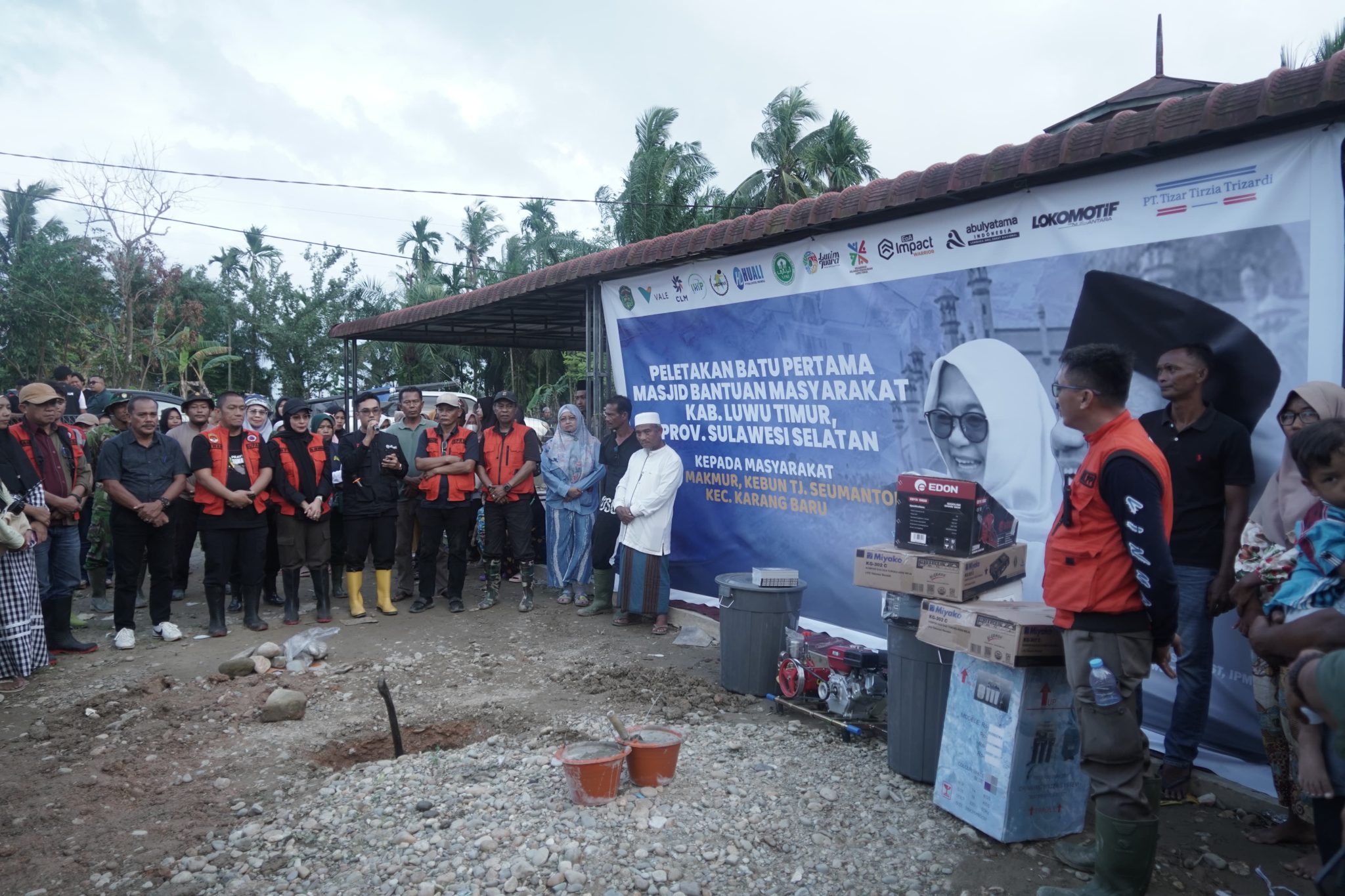 Bupati Luwu Timur Persembahkan Dua Masjid untuk Masyarakat Aceh Tamiang