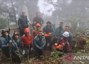 Tim SAR Gabungan TNI AD Berhasil Amankan Black Box Pesawat PK-THT Tim SAR Gabungan TNI AD Berhasil Amankan Black Box Pesawat PK-THT