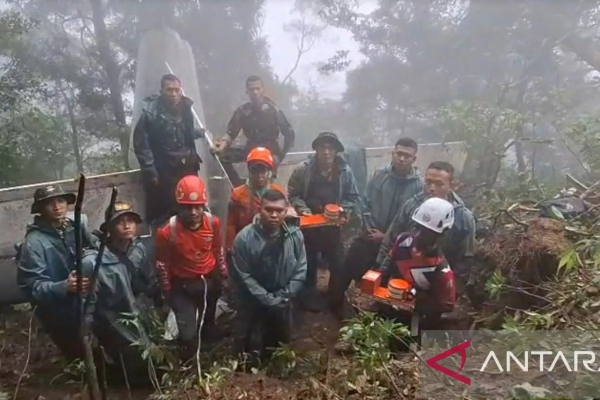 Tim SAR Gabungan TNI AD Berhasil Amankan Black Box Pesawat PK-THT