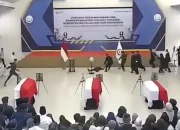 Menteri Trenggono Pingsan Saat Pimpin Upacara Pelepasan Jenazah Korban Pesawat ATR Menteri Trenggono Pingsan Saat Pimpin Upacara Pelepasan Jenazah Korban Pesawat ATR