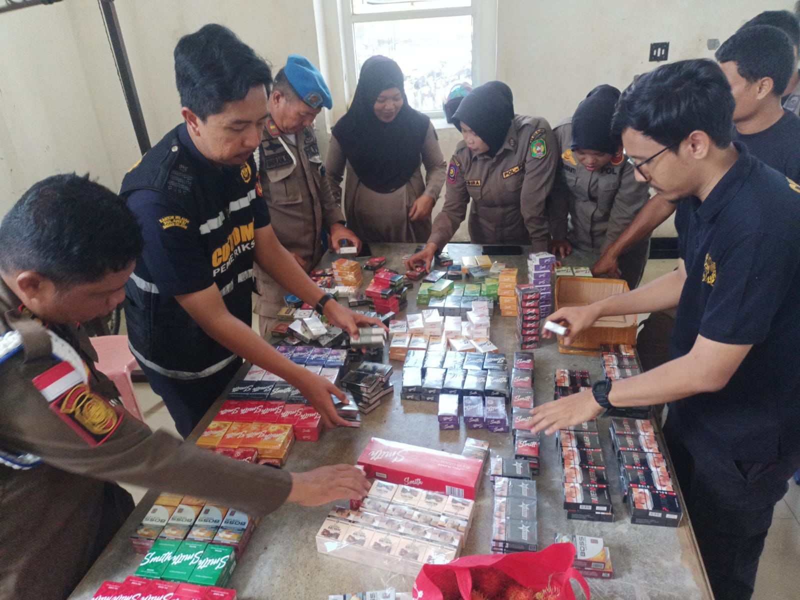 Operasi Gempur, Satpol PP Palopo dan Bea Cukai Sita 9.870 Batang Rokok Ilegal
