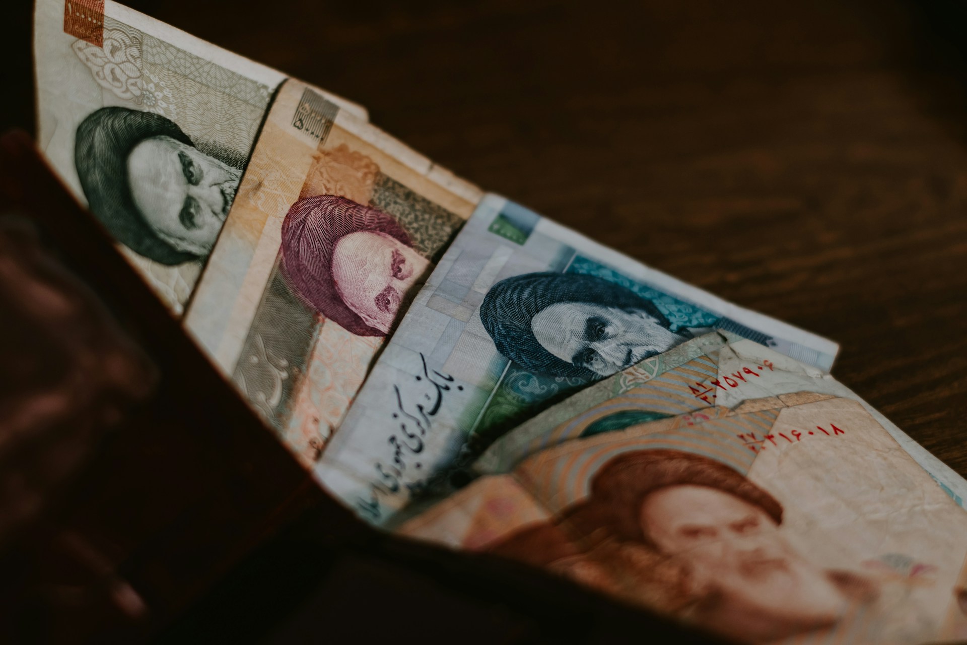 Rial Iran Runtuh, Nilai Tukar Tembus 1,4 Juta per Dolar AS