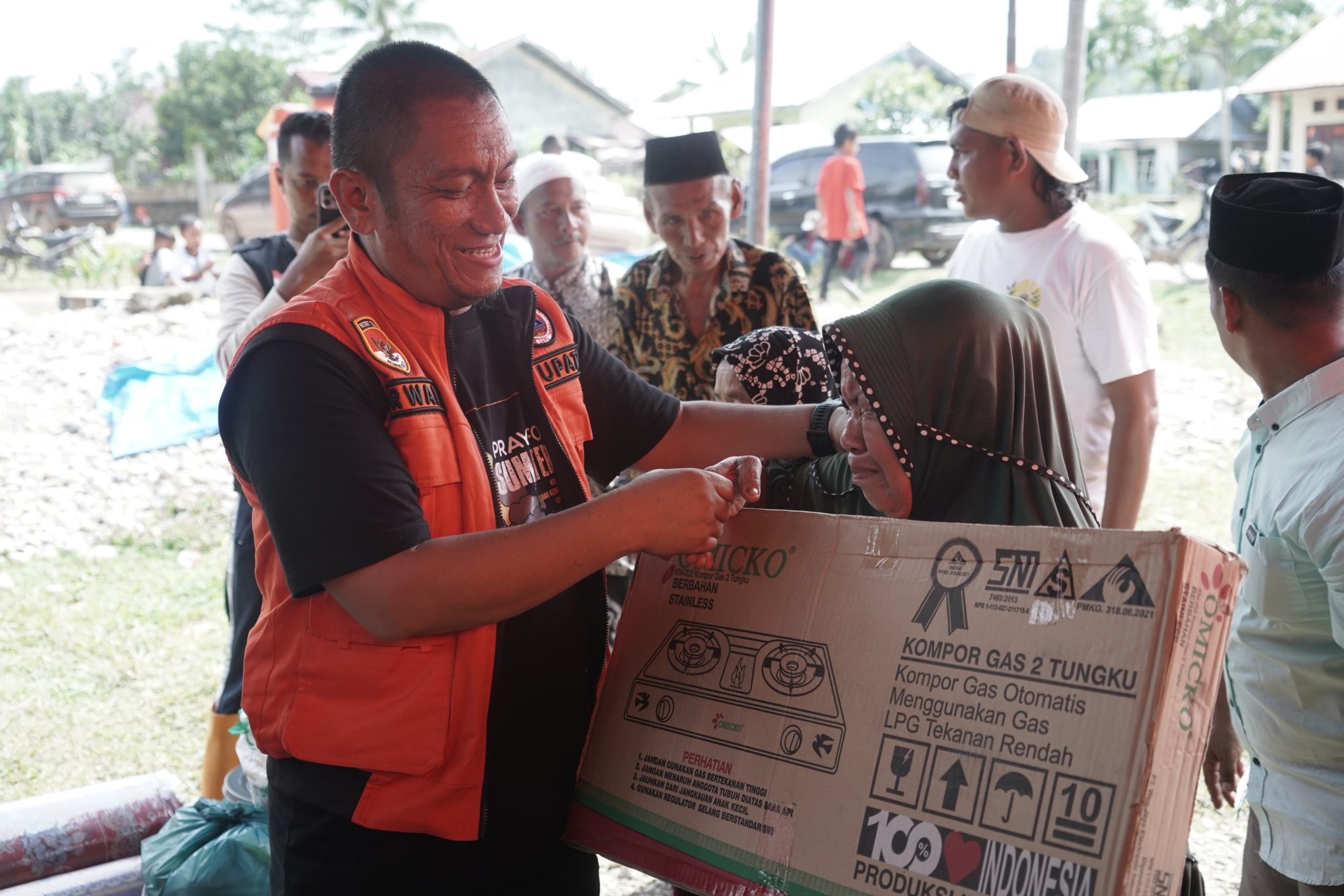 Irwan Bachri Syam Pimpin Distribusi Bantuan Logistik di Tiga Desa Aceh
