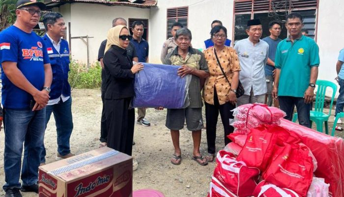 Wali Kota Palopo Tinjau Lokasi Kebakaran, Serahkan Bantuan untuk 25 Korban