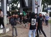 Unjuk Rasa Tuntut Pemekaran Provinsi Luwu Raya di Kantor Gubernur Sulsel Berakhir Ricuh Unjuk Rasa Tuntut Pemekaran Provinsi Luwu Raya di Kantor Gubernur Sulsel Berakhir Ricuh