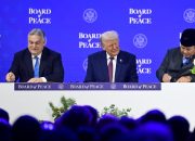 Ditepuk Trump dan Disebut “Pria Tangguh”, Prabowo Resmi Bawa RI Masuk Dewan Perdamaian
