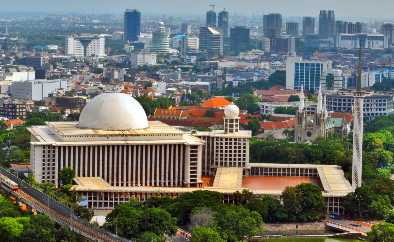 Ruang CCTV Masjid Istiqlal Terbakar Saat Tarawih Perdana