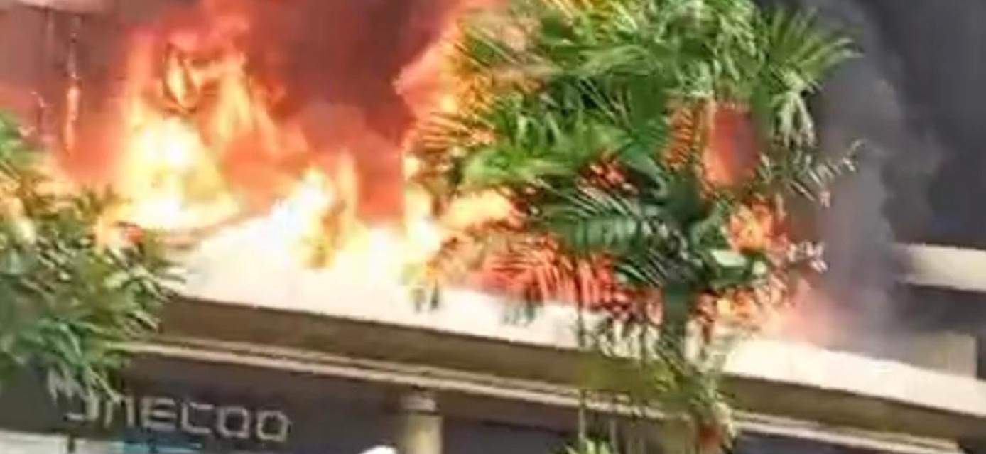 Heboh Mal Ciputra Cibubur Terbakar, Diduga Dipicu Percikan Las