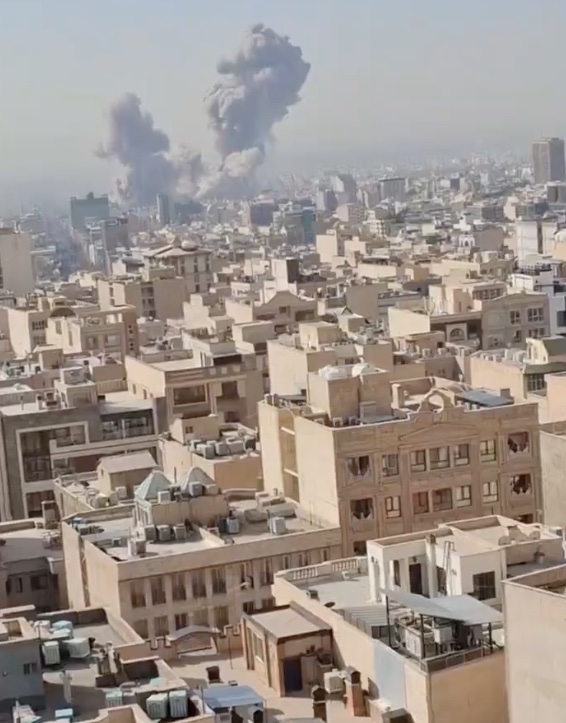 Perang Berkobar: AS dan Israel Kompak Bombardir Fasilitas Militer Iran