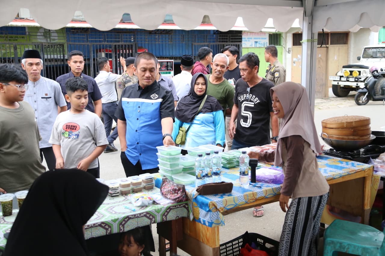 Bupati Irwan Bachri Syam Ramaikan Pasar Ramadhan di Anjungan Sungai Malili