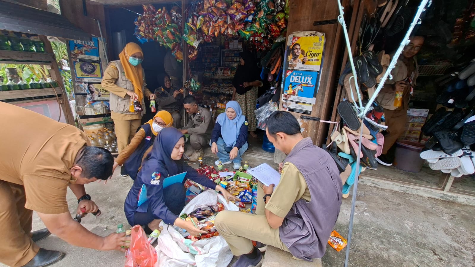 Jaga Keamanan Pangan Ramadan, Dinkes Luwu Timur Gelar Sidak di Pasar Mangkutana