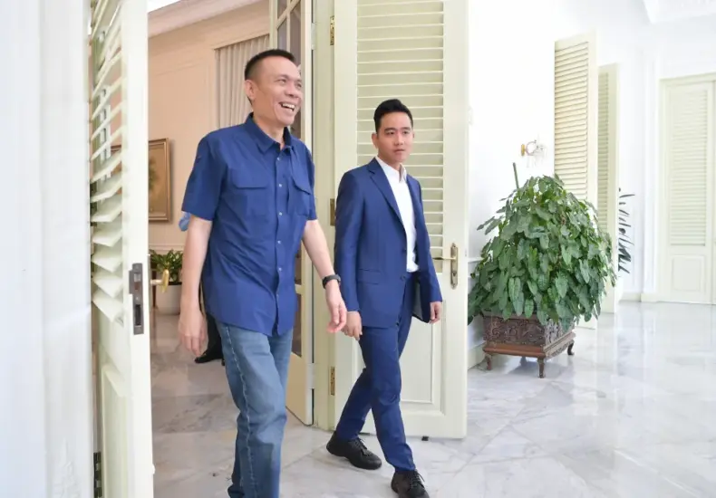 Temukan Jejak Watermark dan Emboss, Rismon Sianipar Pastikan Ijazah Jokowi Autentik