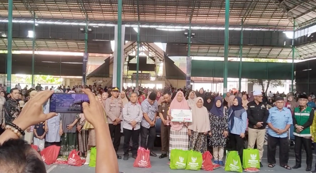 BAZNAS Palopo Salurkan 1.410 Paket Keluarga Bahagia untuk Warga Kurang Mampu