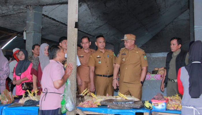 Bupati Patahudding Pantau Harga Sembako di Pasar Cilallang Menjelang Idulfitri