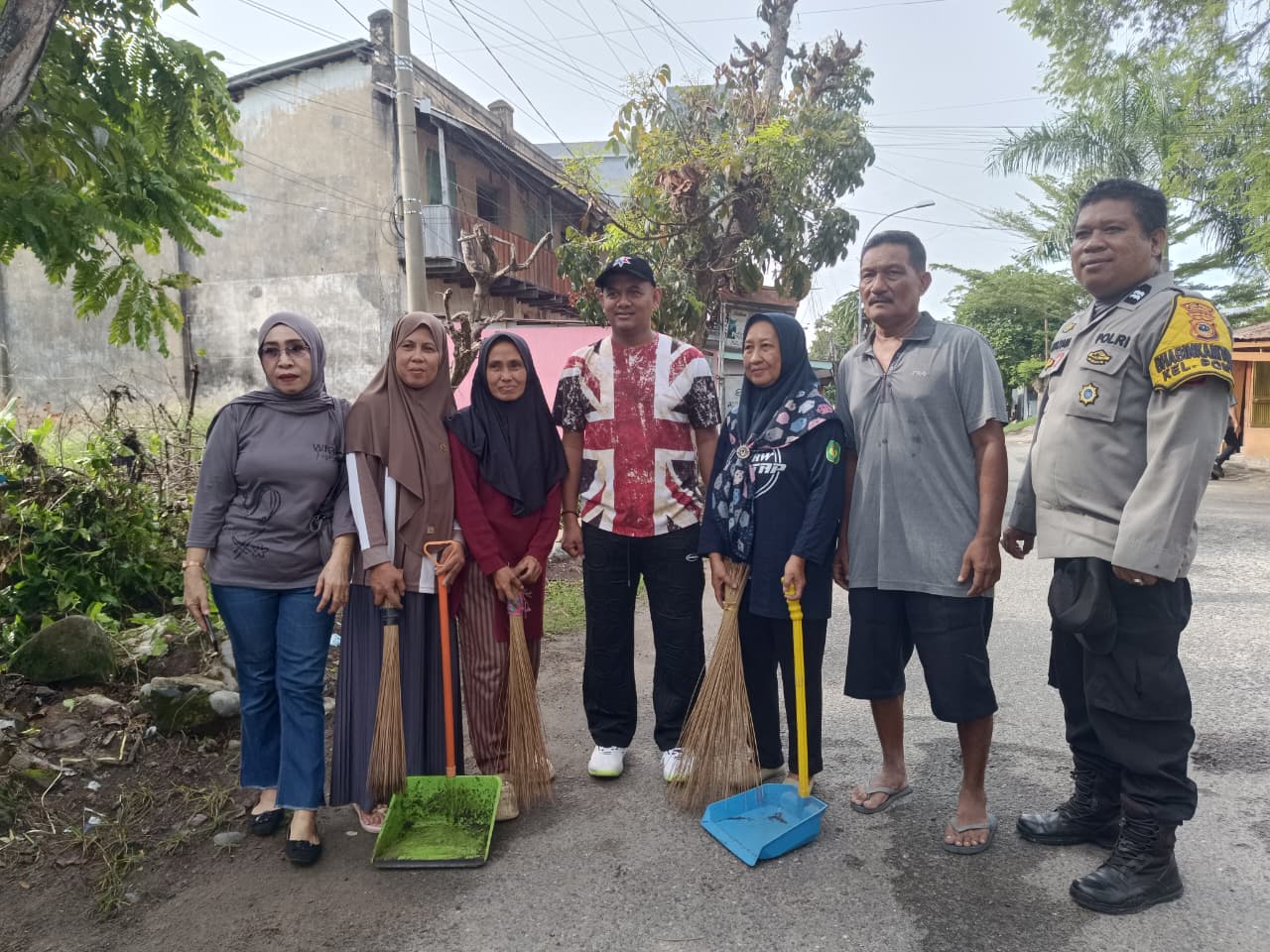 Volume Sampah Lebaran Melonjak, Wawali Palopo Pimpin Kerja Bakti di Wara Timur